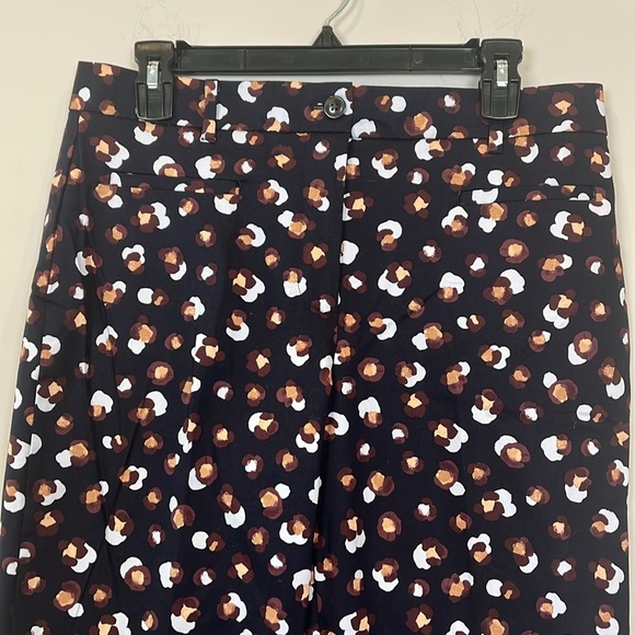 Ann Taylor NWT The Crop Navy Multicolor Animal Print Cropped Pants Curvy Size 8 - Picture 6 of 12